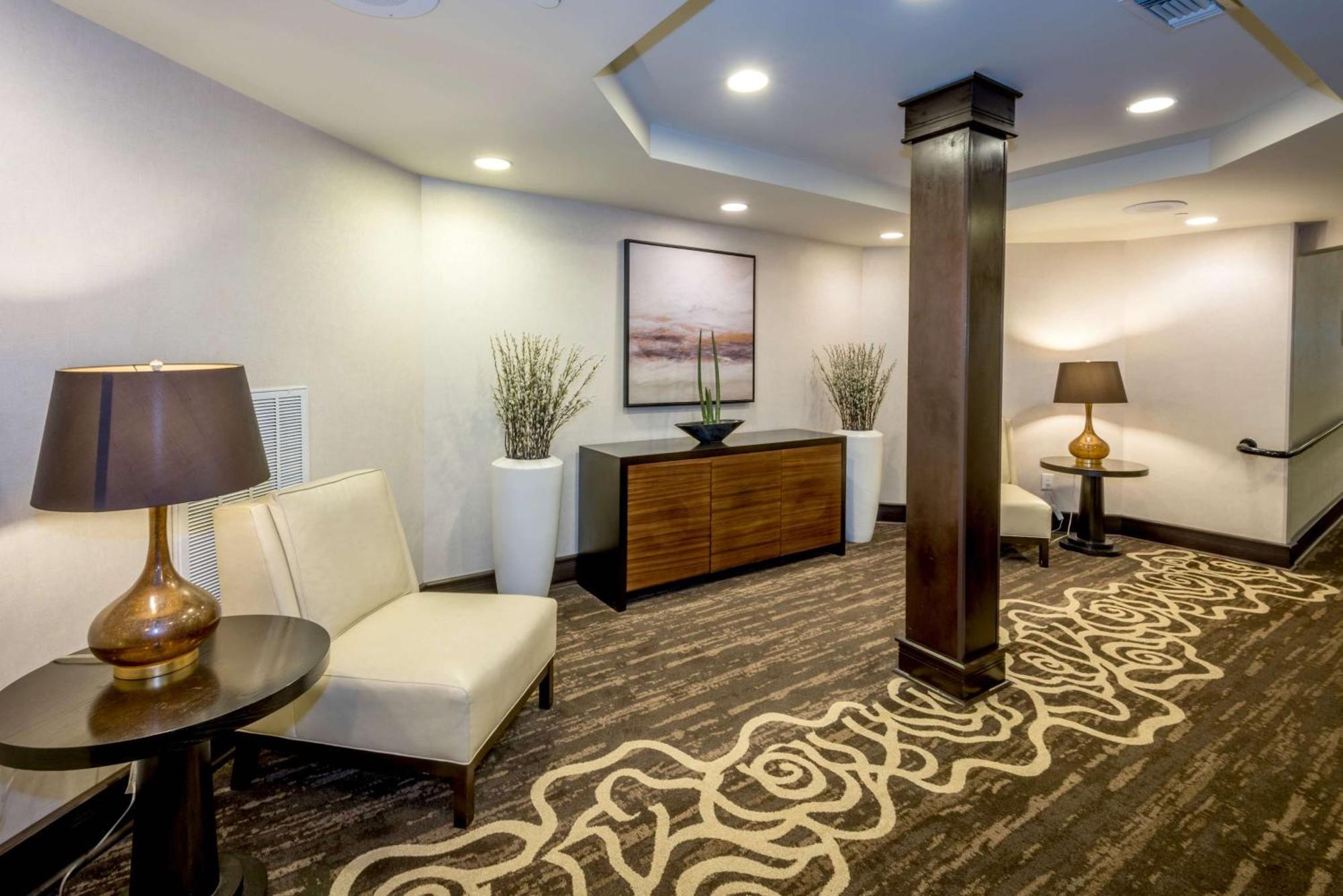 Doubletree By Hilton Downtown Hotel 4*
